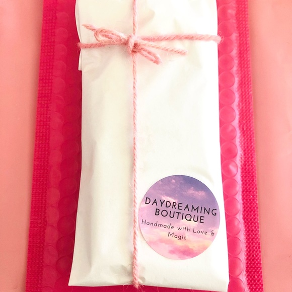 Hand knit Pink pen holder necklace - Picture 2 of 4